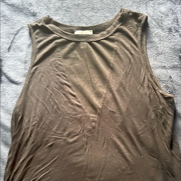 Mesh cut out V design tank top - Picture 1 of 3